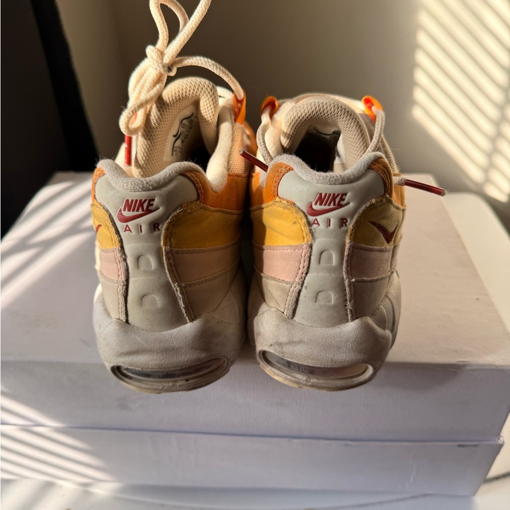 Nike Air Max 95 in Orange and Cream - Picture 5 of 6